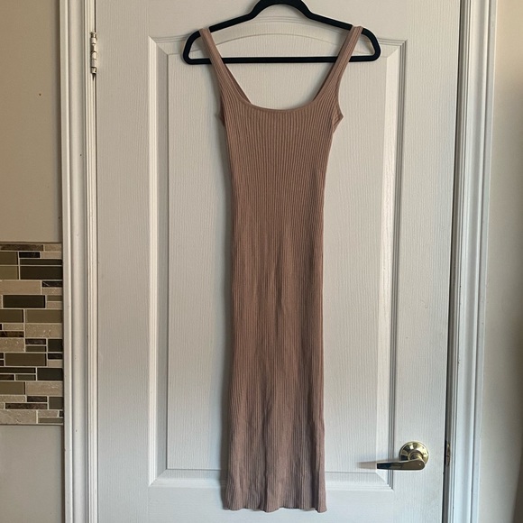 DYNAMITE SQUARE NECK MIDI DRESS - Picture 3 of 9